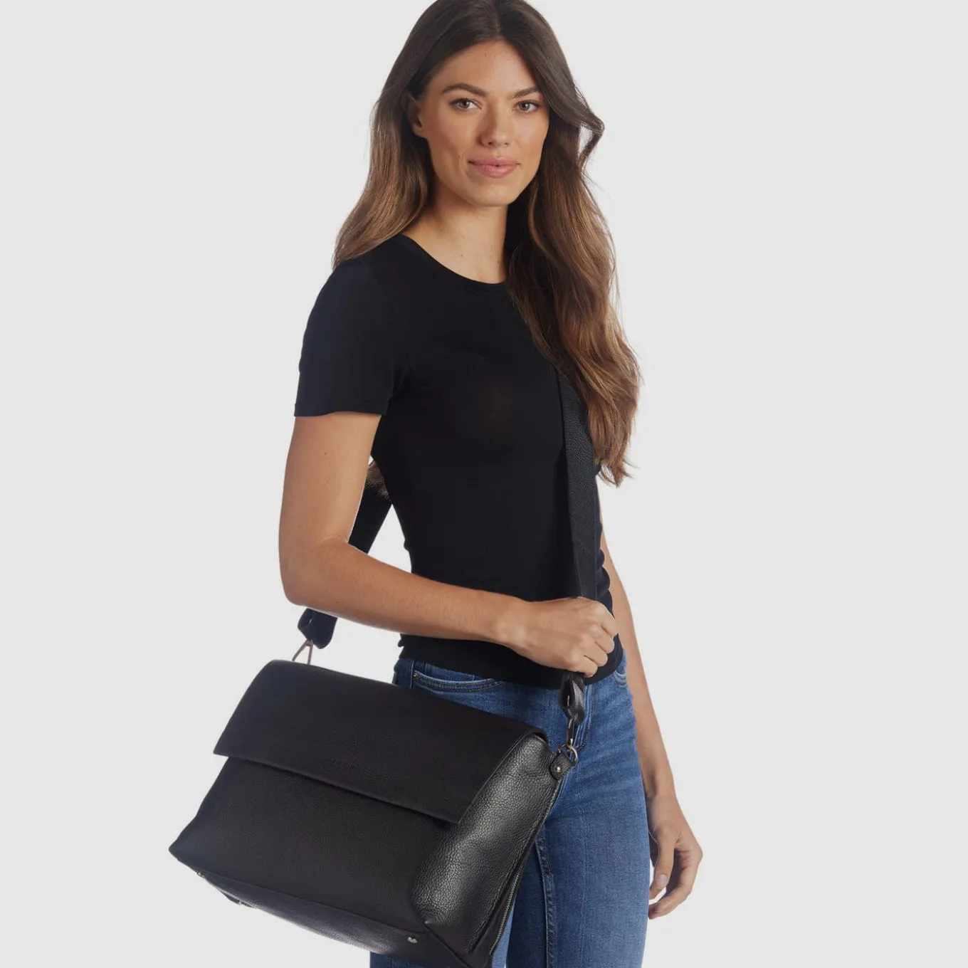 verona_messenger_4.webp Cheap Aquatalia Verona Messenger Black